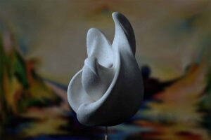 This NFT capture the sculpture "Maternity" by Natalino Sammartin